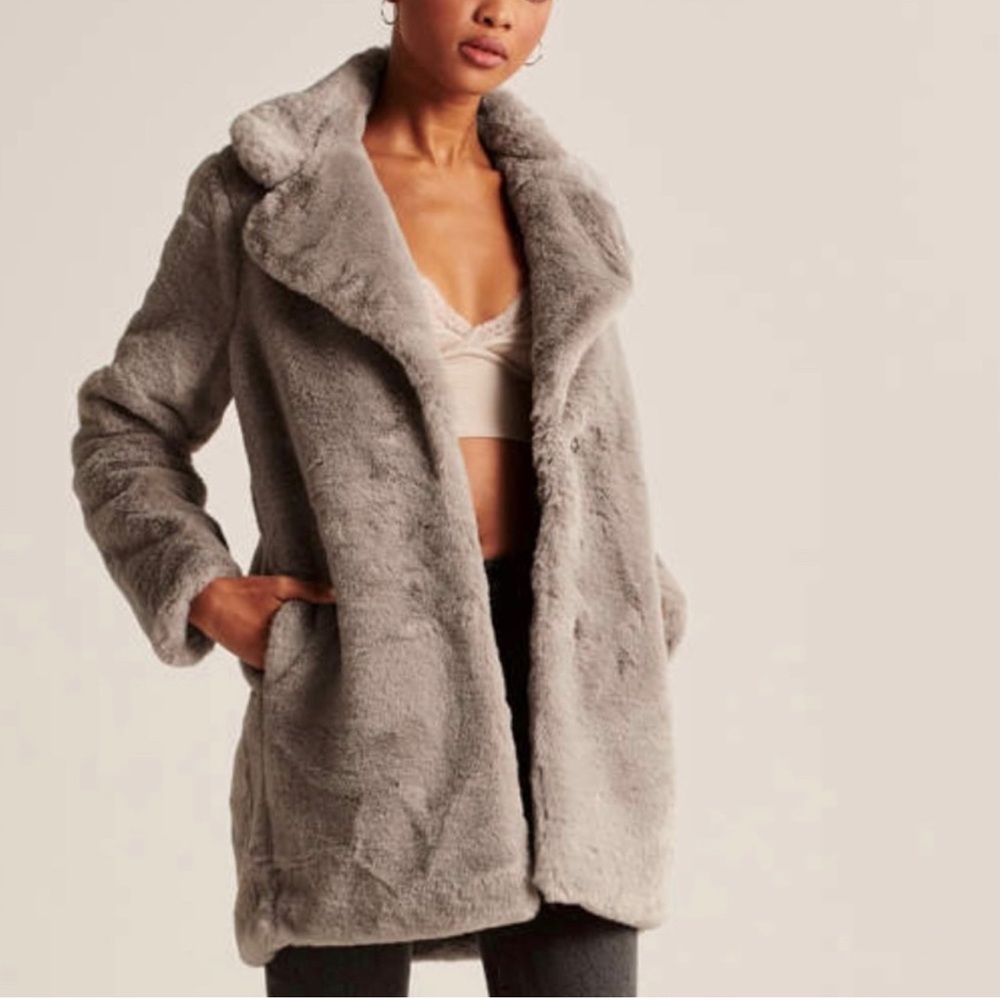 Abercrombie & Fitch gray faux fur coat size small